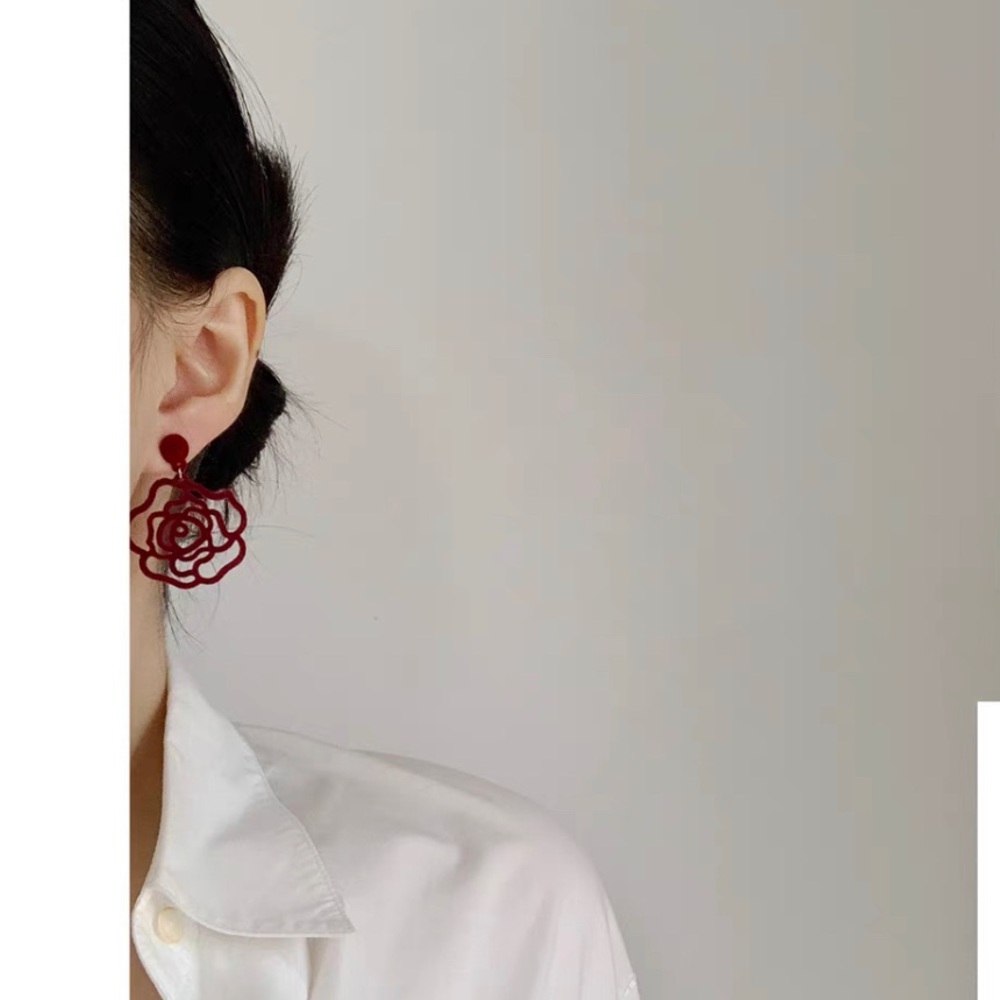 New Single Rose Earring